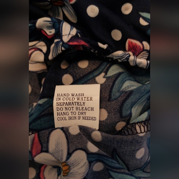 Stem & Vine Blue Floral Scoop Neck Top Size 3X Lightweight Work Streetwear - Picture 8 of 10